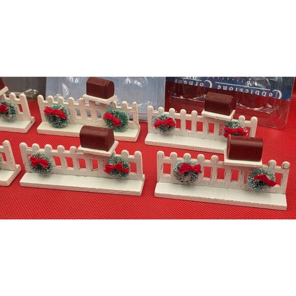 6 Cobblestone Corners Accessories Christmas Village White Fence Wreaths Mailbox - Picture 3 of 5
